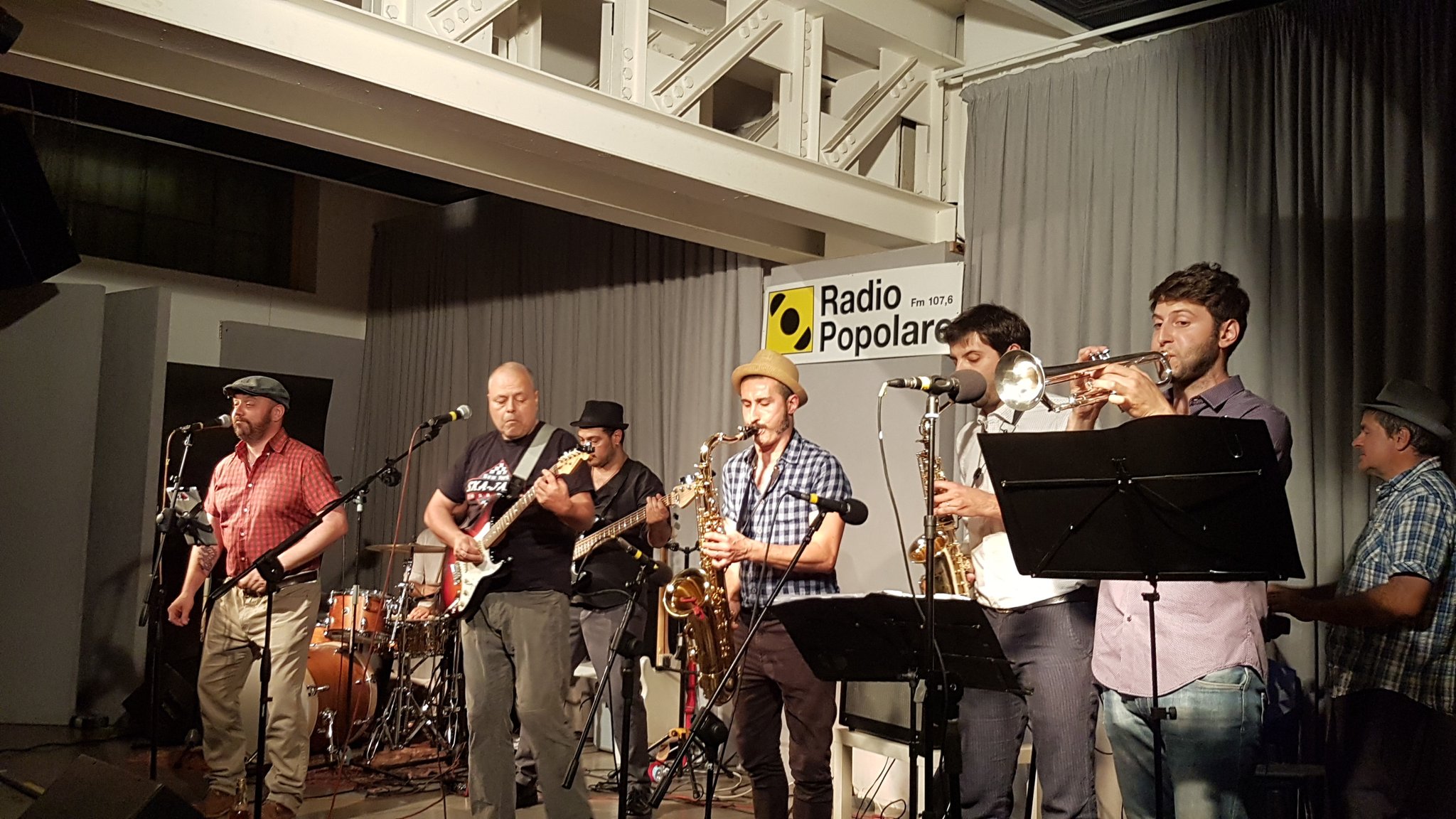 Concerto degli Arpioni. Il reunion tour dello storico gruppo di ska orobico fa tappa a Radio Popolare.