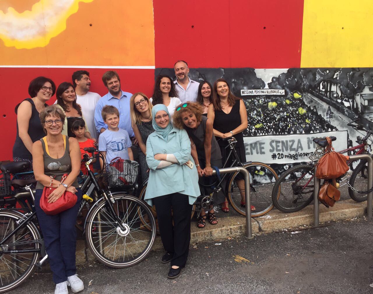 Dopo la proiezione del cortometraggio “20 maggio senza muri” del regista Salvatore Laforgia, foto di gruppo di alcuni dei promotori della grande manifestazione per l’accoglienza del 20 maggio scorso: Pierfrancesco Majorino, Sumaya Abdel Qader, Manuela Brienza, Luca Paladini e Daniela Pistillo. Conduce Barbara Sorrentini.