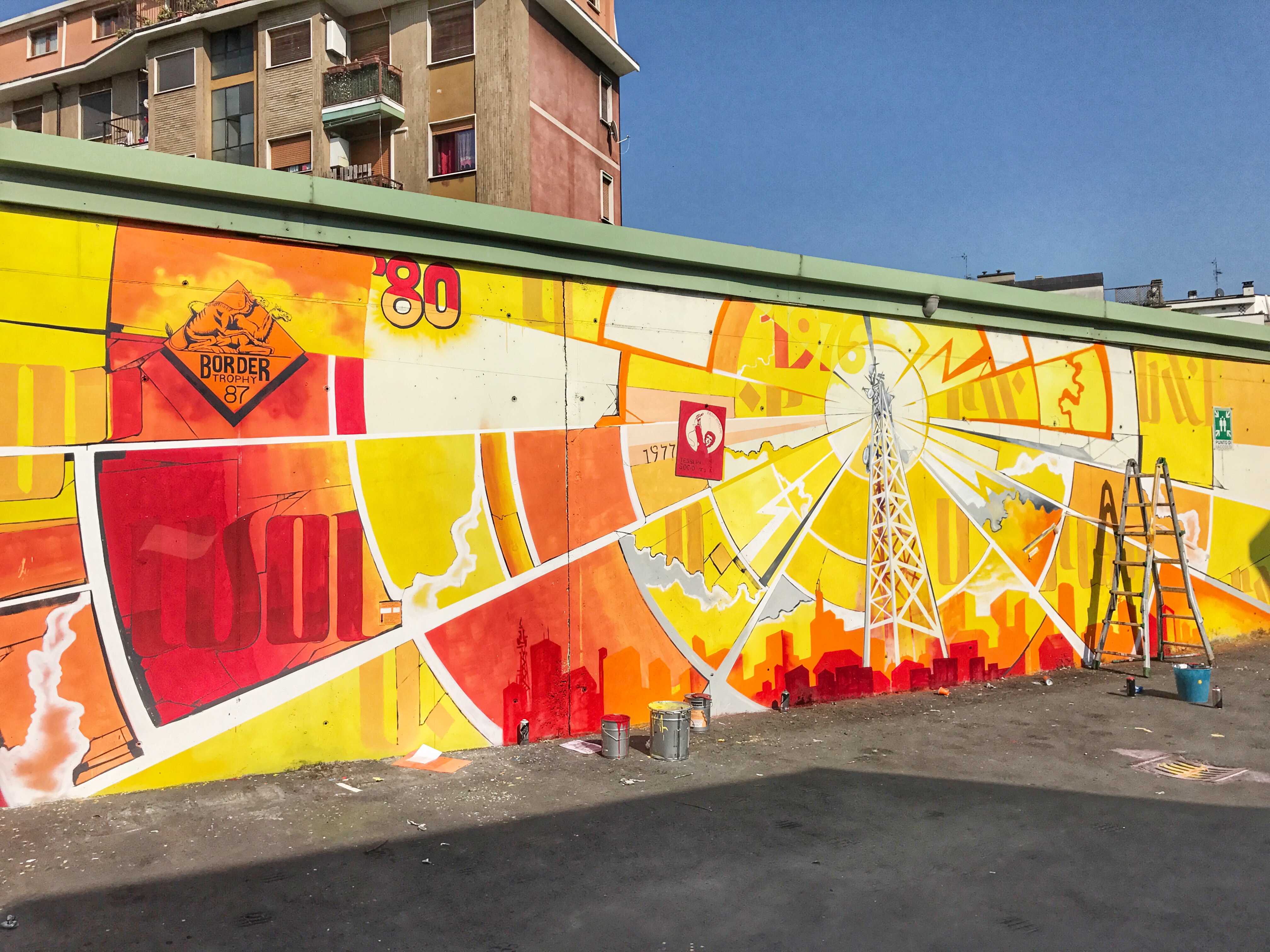Il bellissimo murale che adorna da giovedì 8 giugno il cortile di via Ollearo