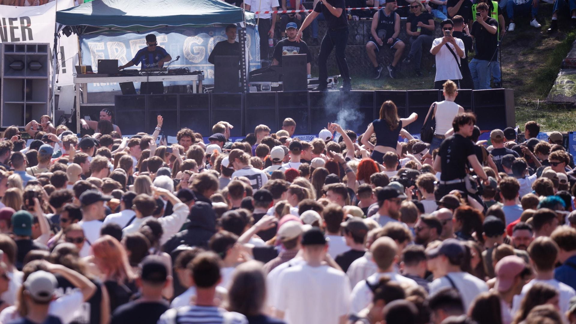 Rave. Live Pop 19 febbraio: “Cospirazione in cassa dritta”