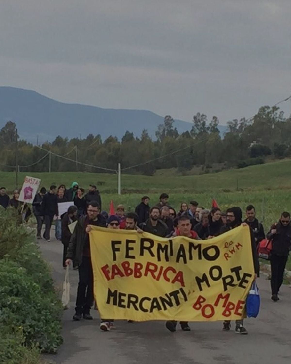 Pacifisti e ambientalisti contro il raddoppio degli impianti della fabbrica di armi Rwm in Sardegna Banner Mobile