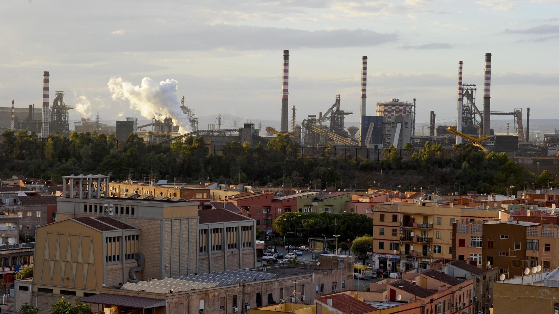 Ex Ilva di Taranto, scenario apocalittico dopo la decisione dei giudici di chiudere l'area a caldo