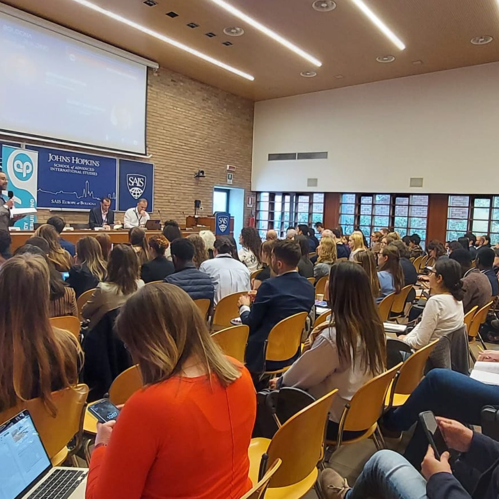Costruire la pace in un mondo che parla solo di guerra: il Bologna Peacebuilding Forum