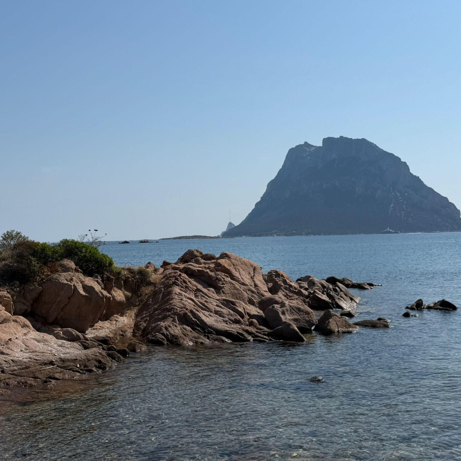 Sardegna, vittoria di cittadini e associazioni contro l'ecomostro di lusso di Tavolara Bay