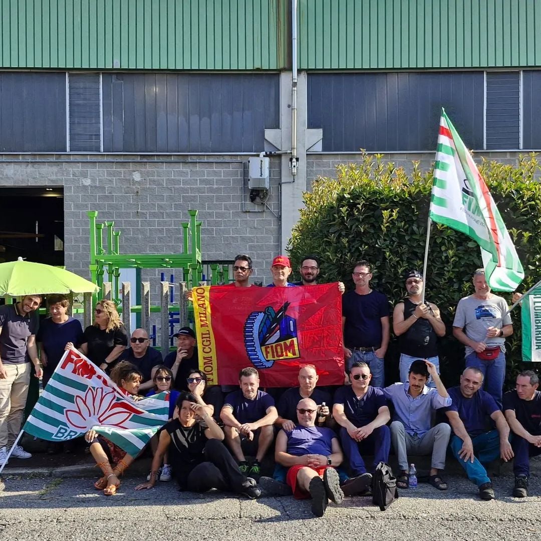 Fa troppo caldo: scioperano i lavoratori della Emmegi, che costruisce condizionatori a Cassano d’Adda