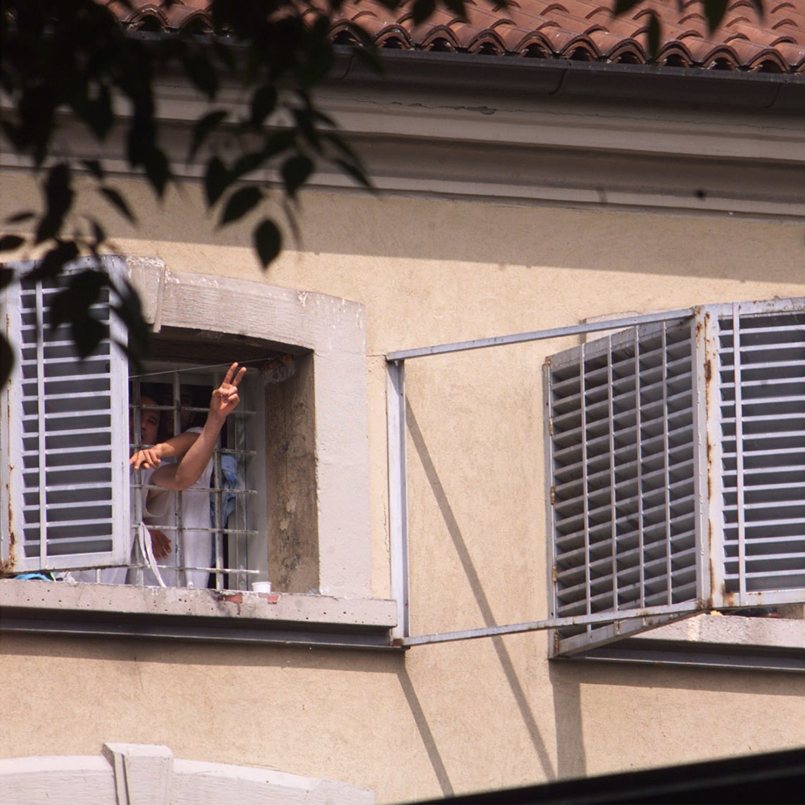 Caldo, scarsa igiene, sovraffollamento. La difficile vita nel carcere di San Vittore
