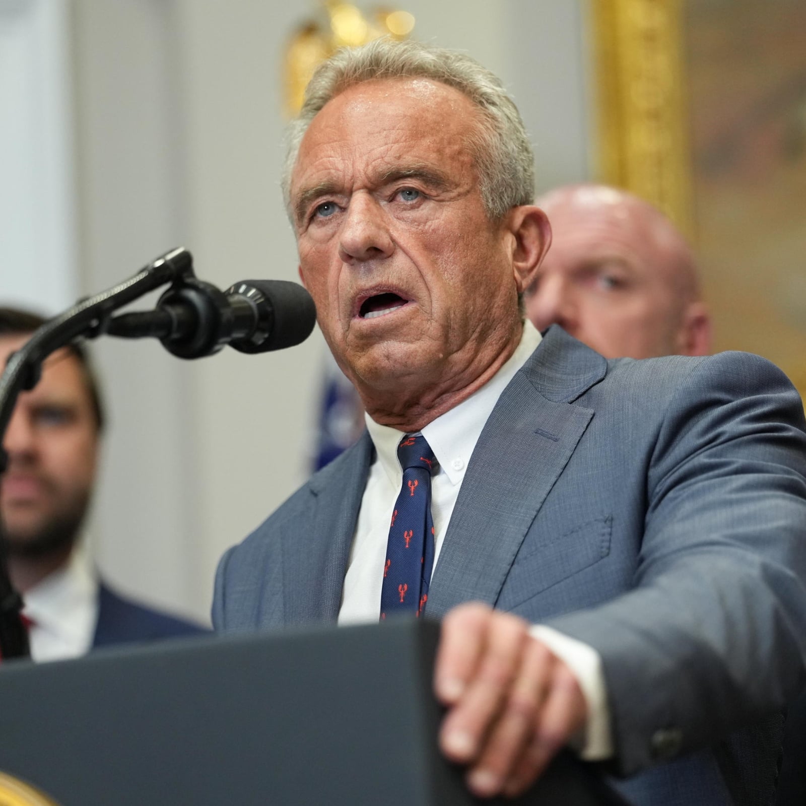 Kennedy, il ministro no vax, taglia la ricerca sui vaccini da premio Nobel