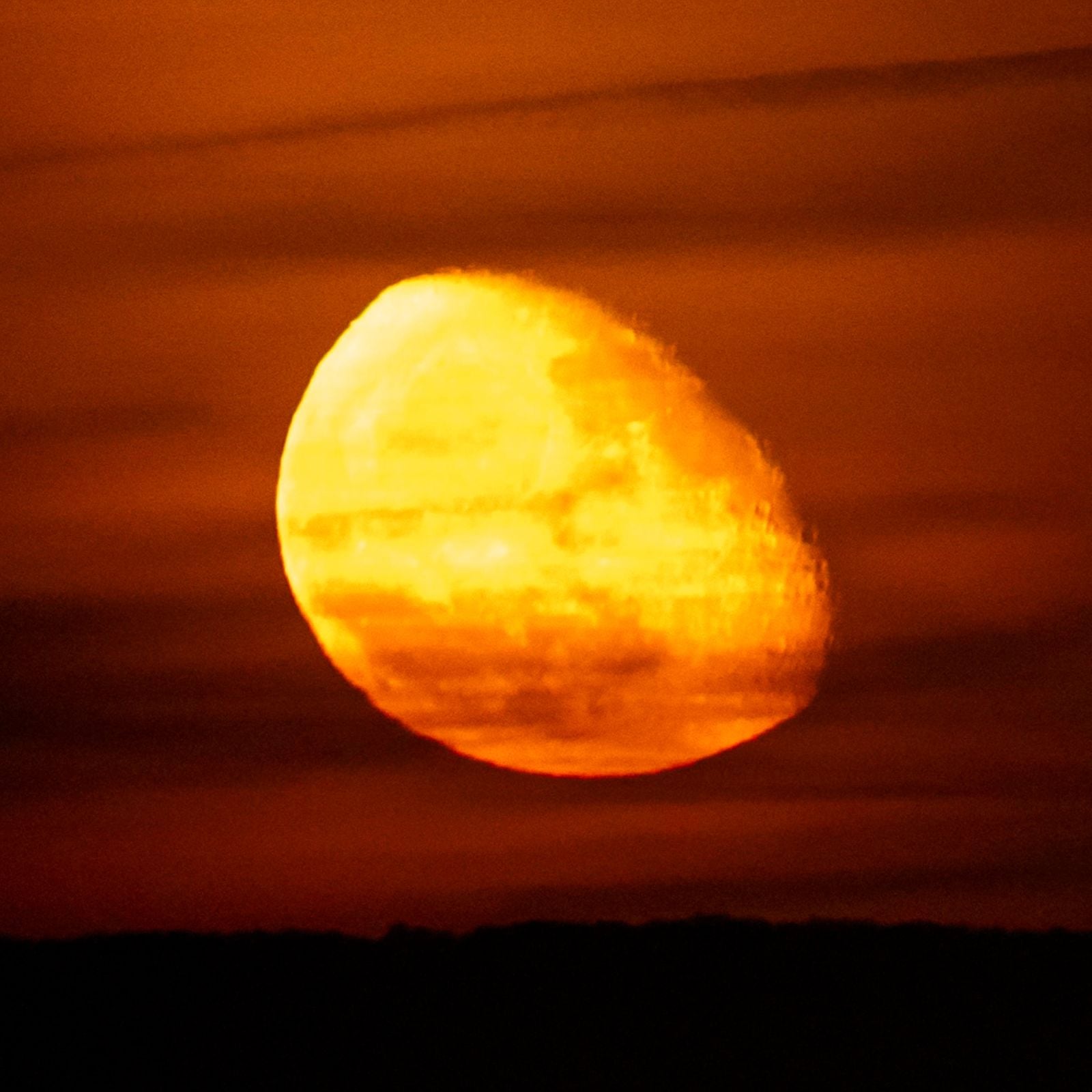 Oltre la luna: Artemis II tocca il punto più lontano dalla Terra mai raggiunto dall’essere umano