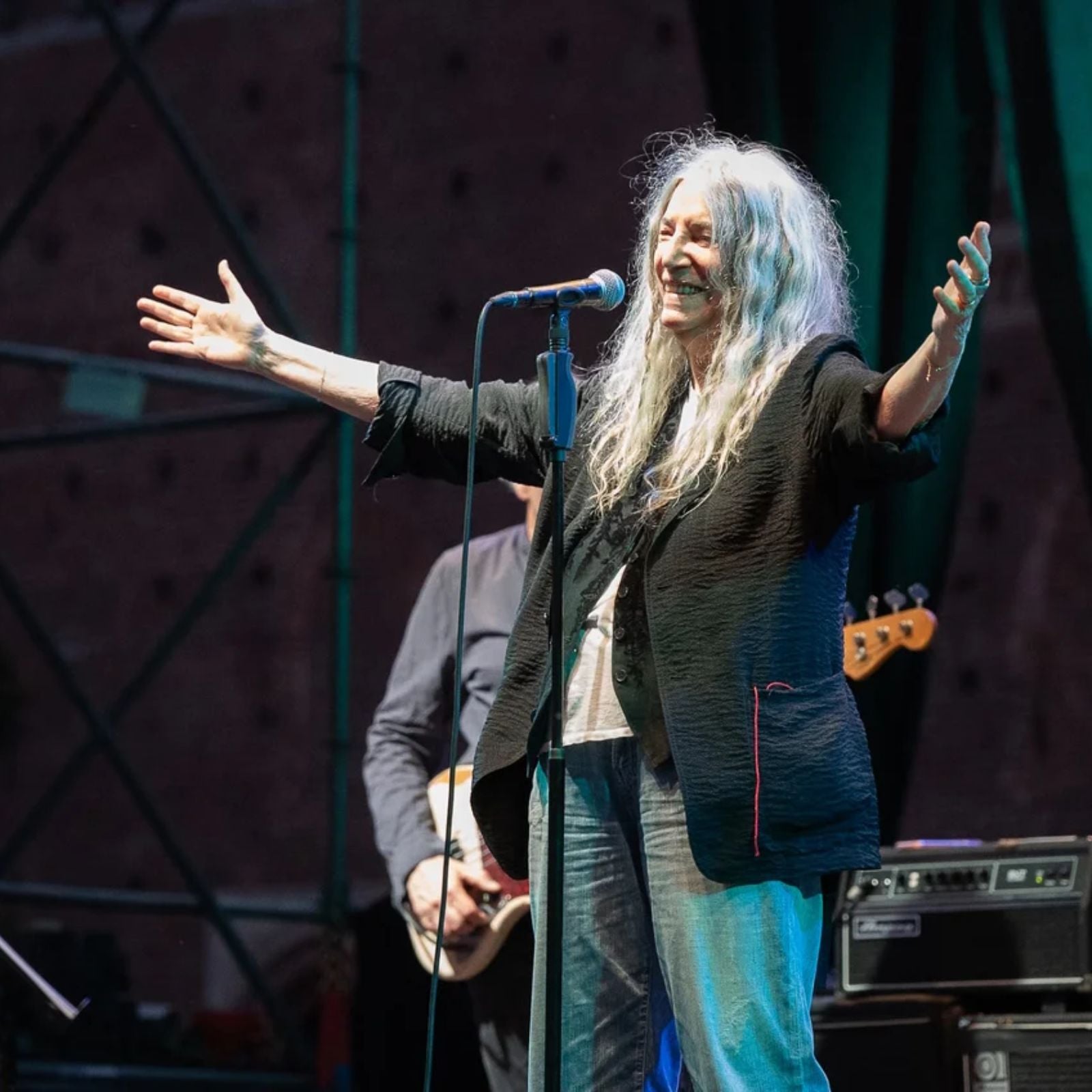 “Il potere del popolo sta nei numeri, dobbiamo tornare a crederci”: l’intervista di Patti Smith a Radio Popolare