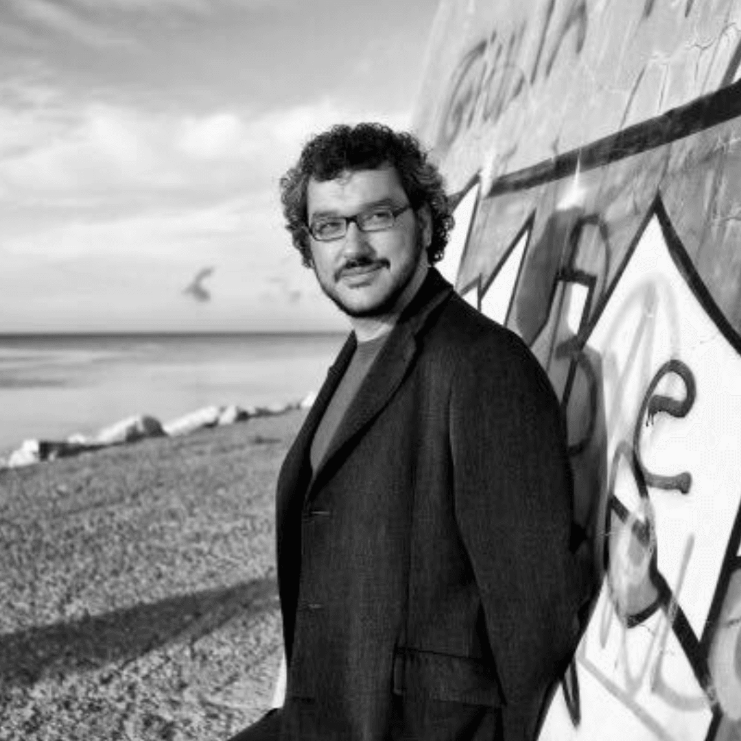 Benvenuti ad Adriatica: la provincia immaginaria e disperata di Massimo Gezzi