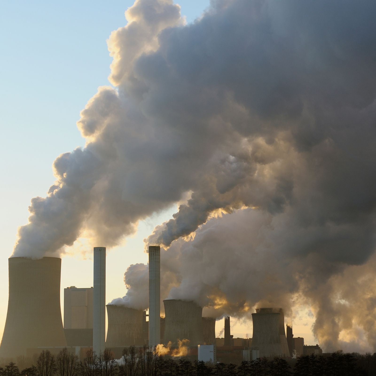 Da Trump nuovo colpo al clima: tolti i limiti ai gas serra per le centrali a carbone e gas