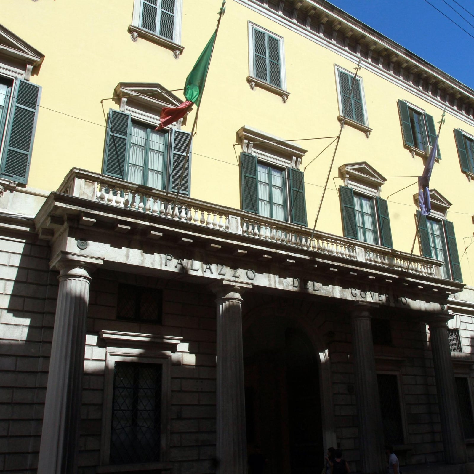 Gli uffici immigrazione delle Prefetture rischiano di collassare: sono a rischio mille posti di lavoro in tutta Italia