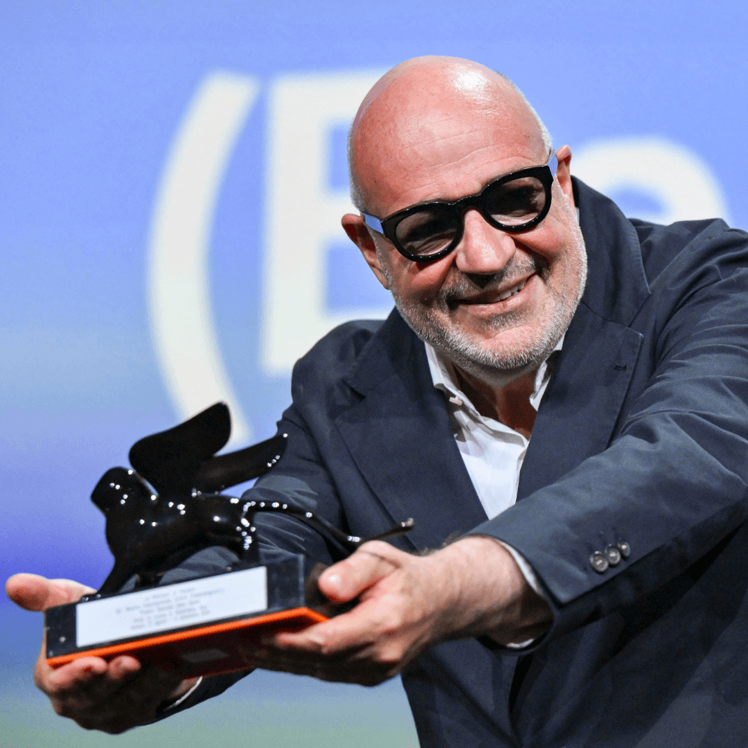 Una Napoli sconosciuta in bianco e nero in “Sotto le nuvole” di Gianfranco Rosi