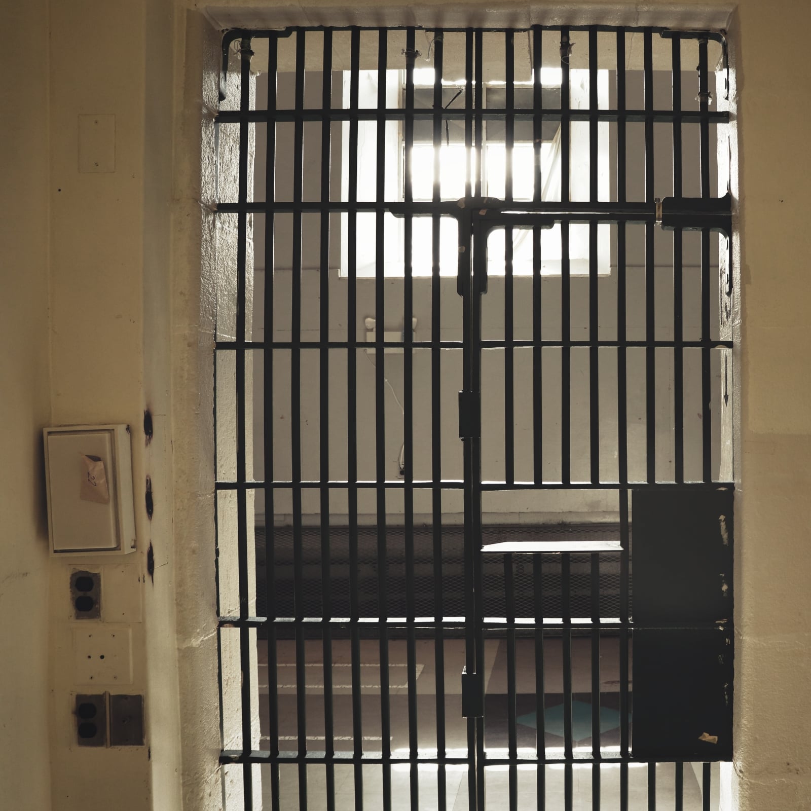 "Allagamenti, infiltrazioni e acqua fredda": la denuncia di Antigone dal carcere di Vigevano