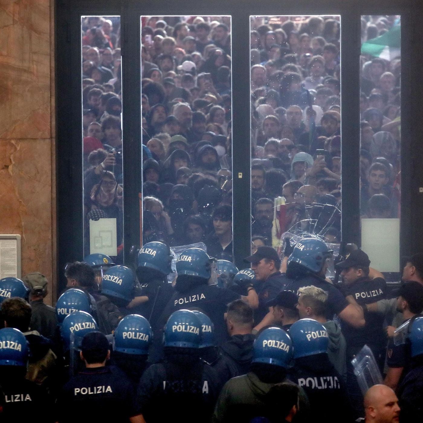 Scontri al corteo per Gaza in Centrale, misure cautelare aggravate dai decreti sicurezza