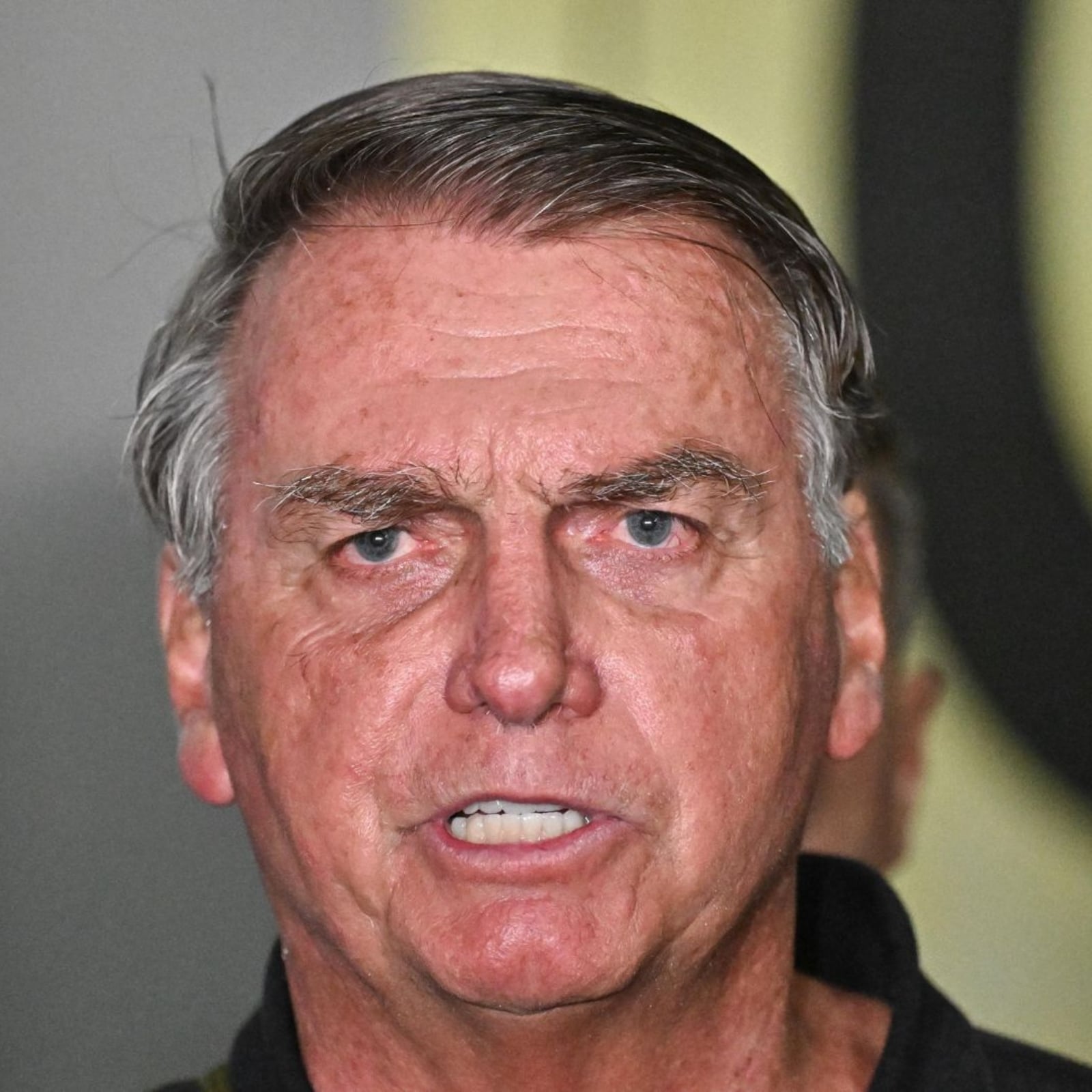 Bolsonaro deve mettere il braccialetto elettronico. Trump minaccia il Brasile “fermate il processo”