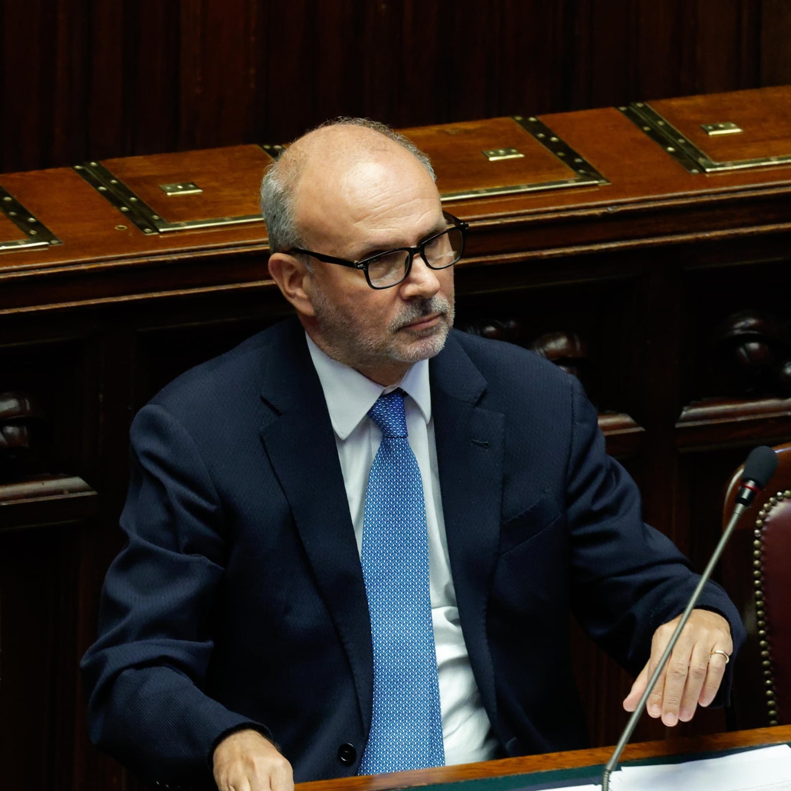 Pandemie, il governo si accoda a Trump. E strizza l'occhio ai No Vax