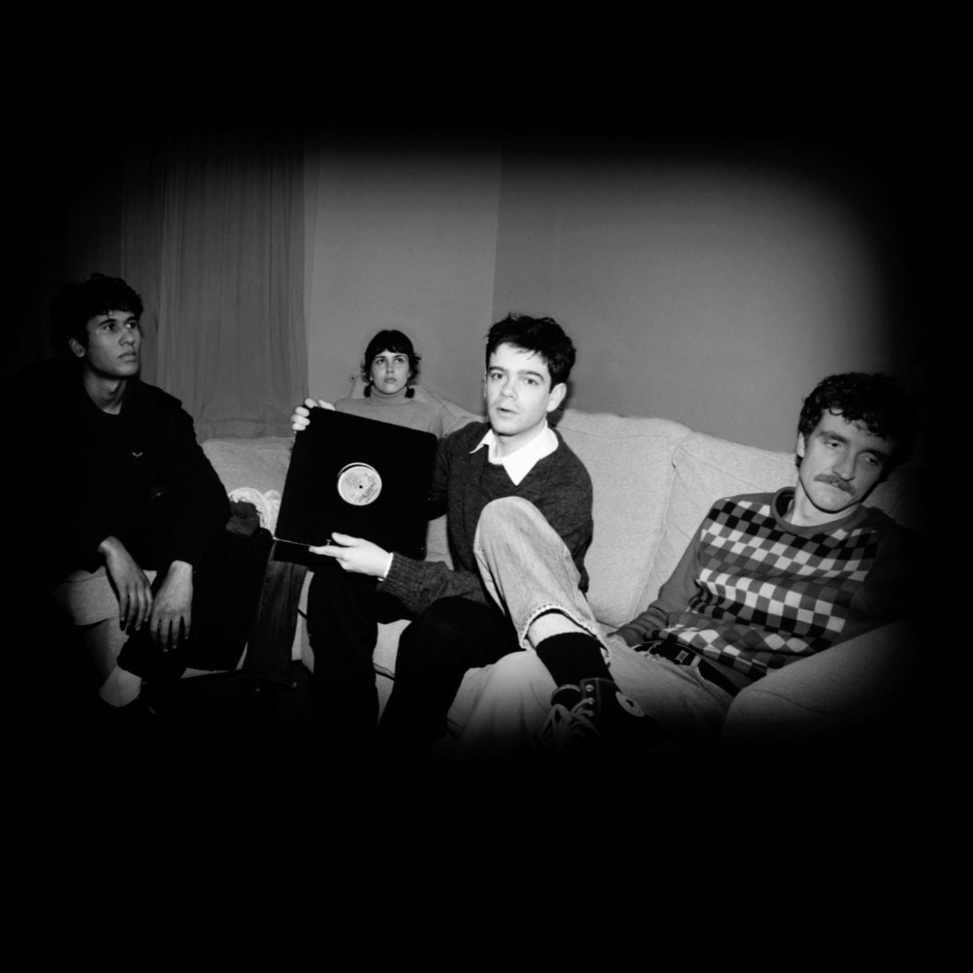 Il suono del cantautorato moderno nel nuovo progetto dell'ex Black Midi Cameron Picton