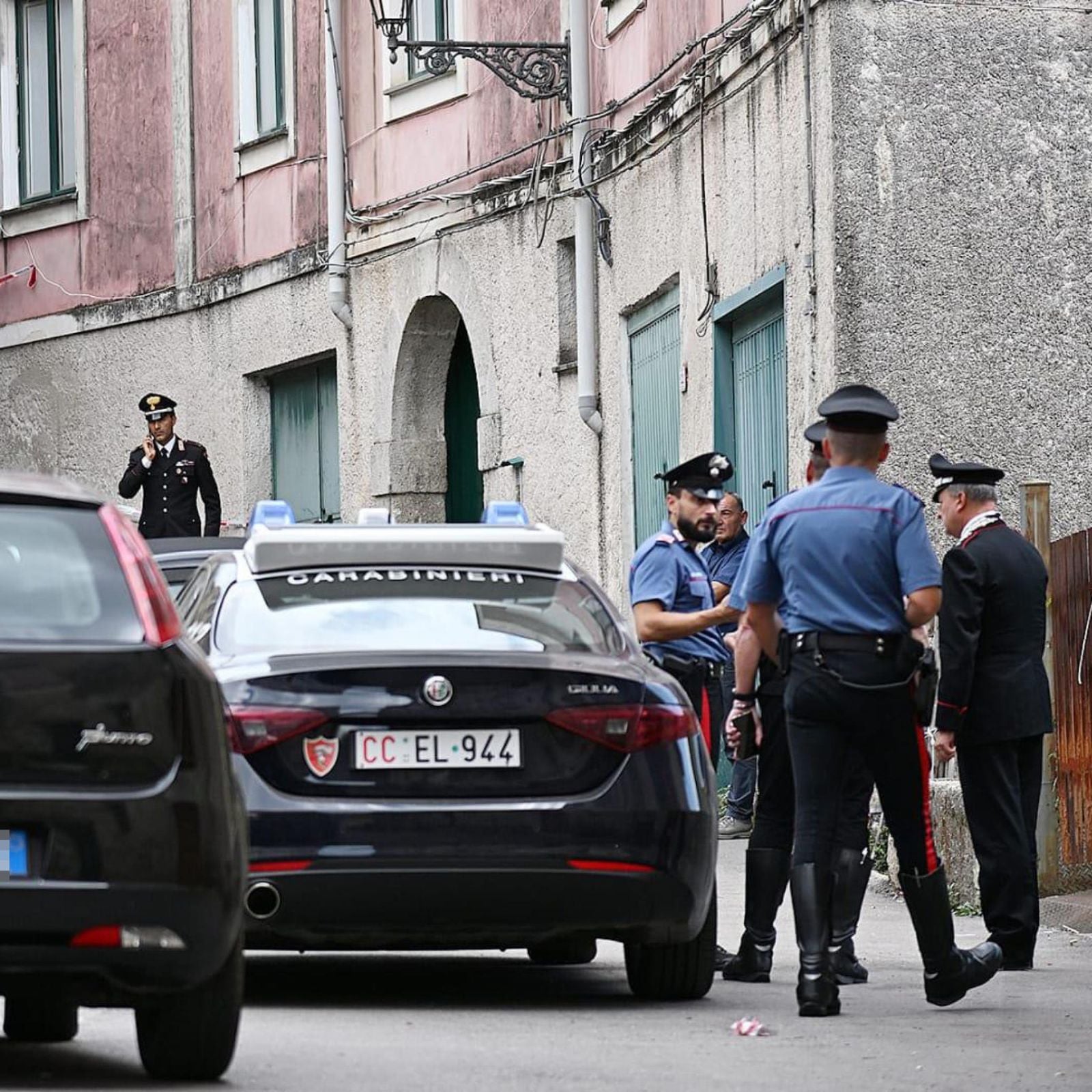 Femminicidio nel salernitano, si cerca il compagno della vittima