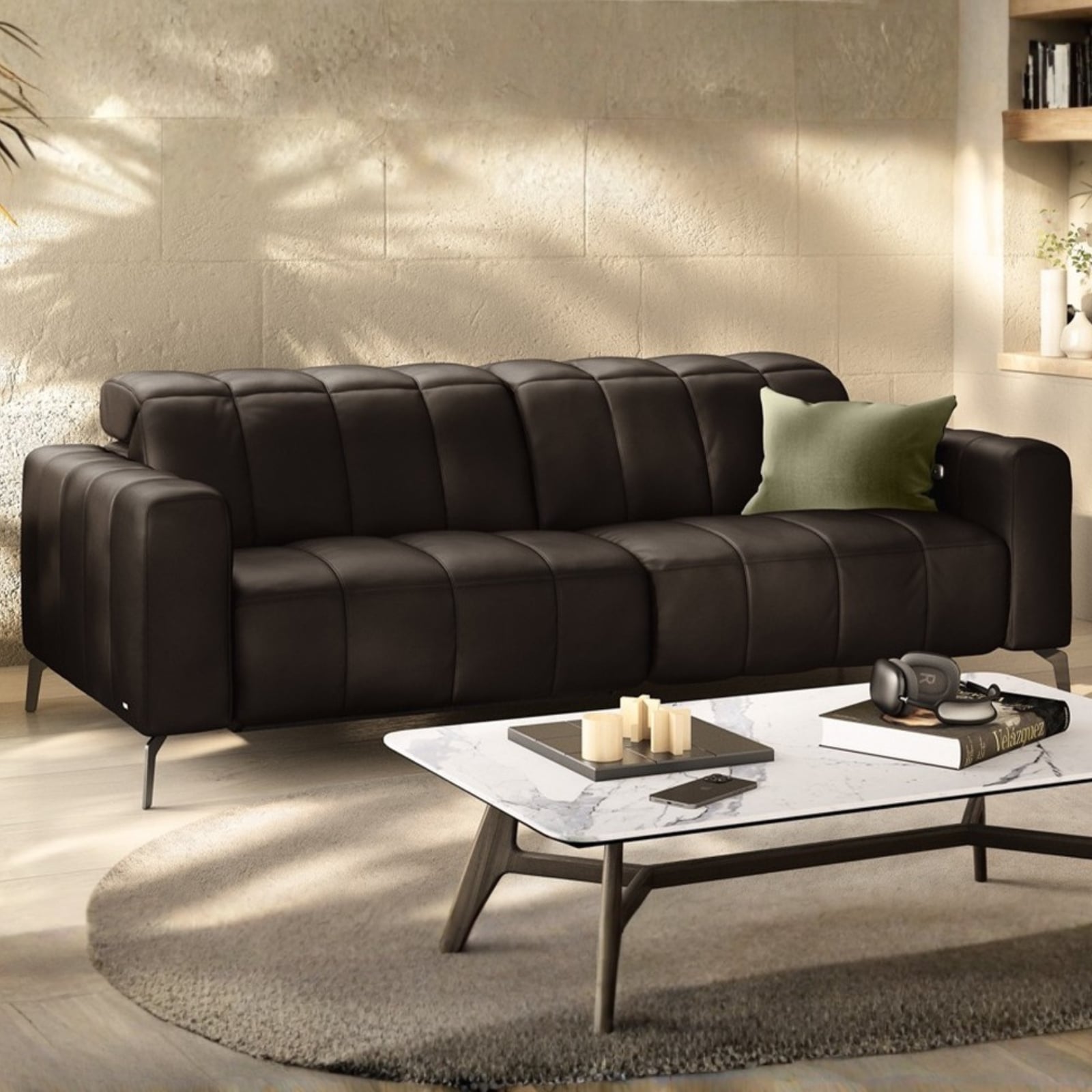 Divani&Divani licenzia 500 lavoratori e chiude due stabilimenti alla vigilia di Natale