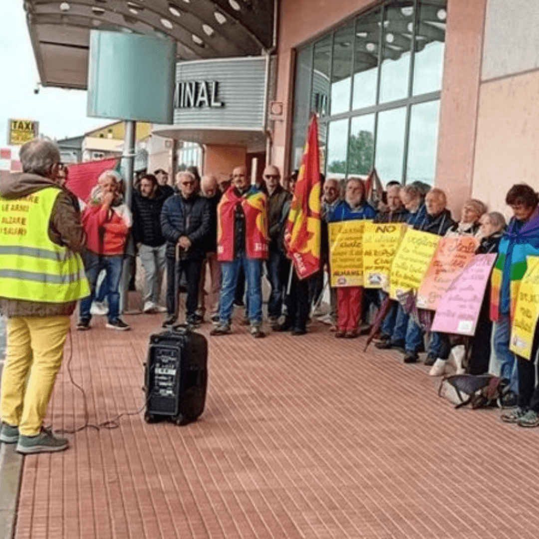 La protesta di lavoratori e pacifisti all’aeroporto di Montichiari ha bloccato il decollo di un aereo carico di missili diretto a Doha