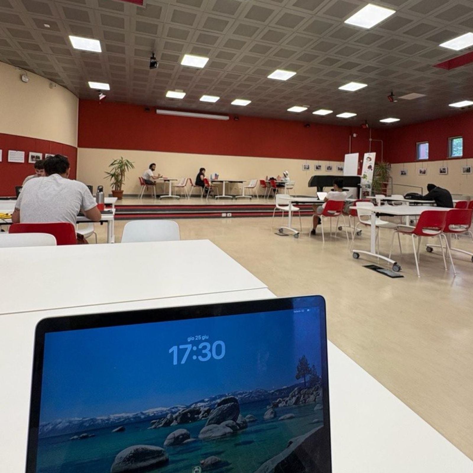 Caldo a Milano: il Comune indica le biblioteche come “spazi freschi”, però molte non lo sono