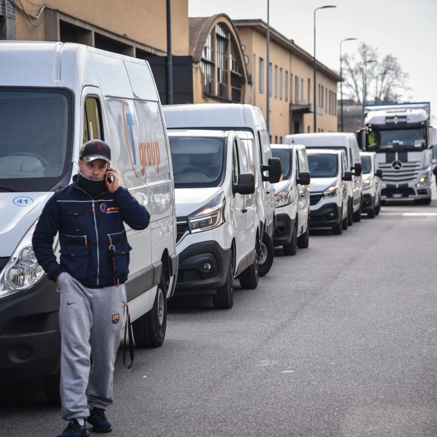 Corrieri di Amazon in sciopero nel giorno delle super offerte: “Non siamo robot, ma lavoratori”