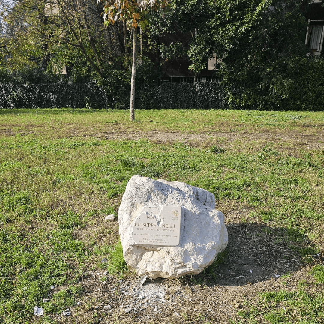 Nuovo sfregio alla lapide per Pinelli. “Non è solo vandalismo” denuncia l’Anpi di Milano