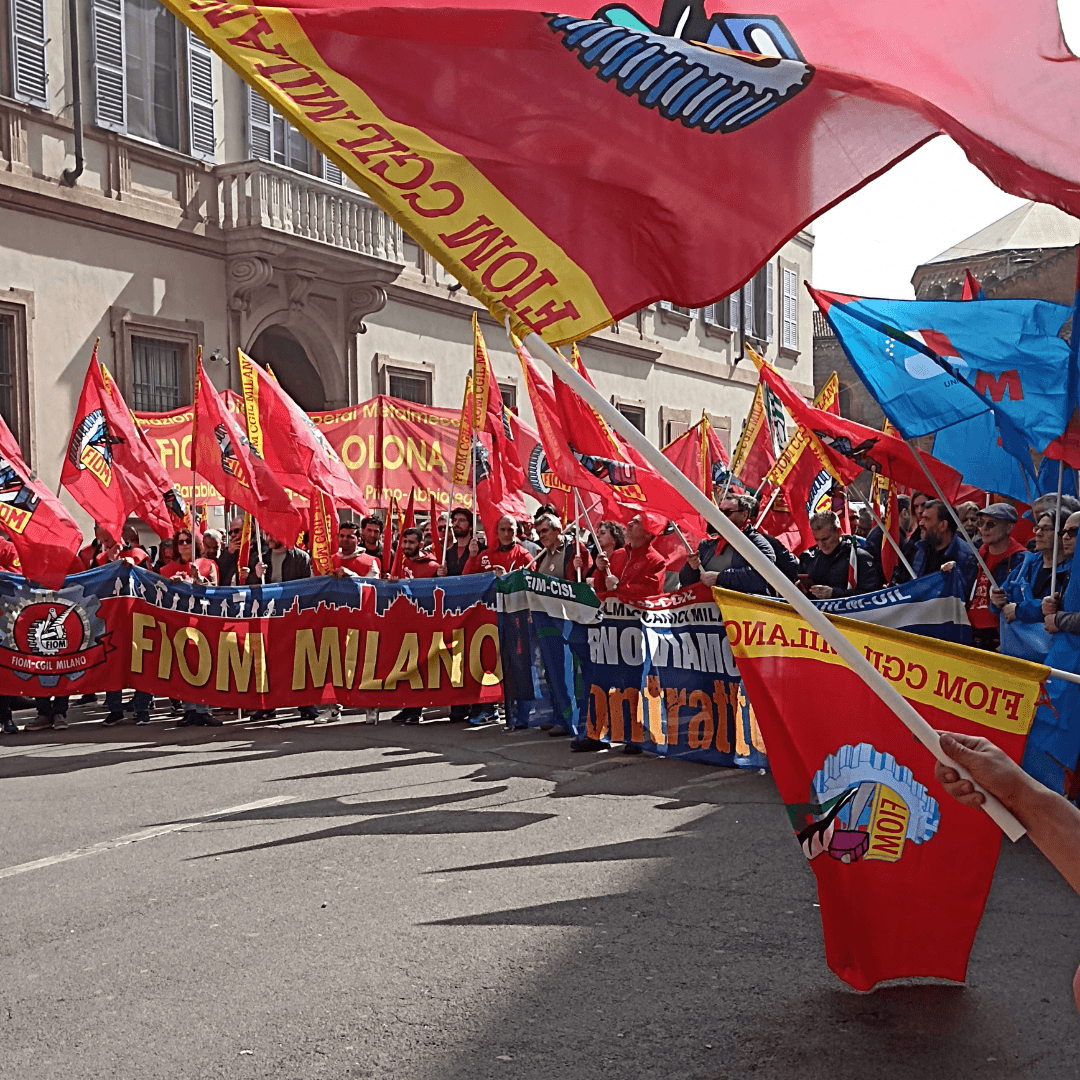 Il corteo dei metalmeccanici a Milano per il rinnovo del contratto