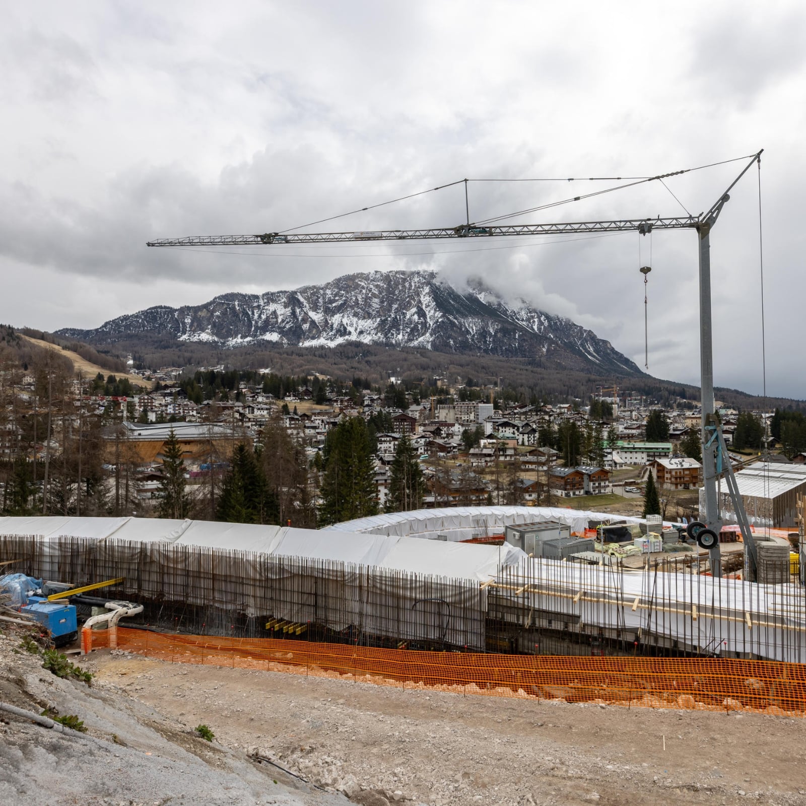 Olimpiadi a Cortina: “A cento giorni non c’è niente di pronto”