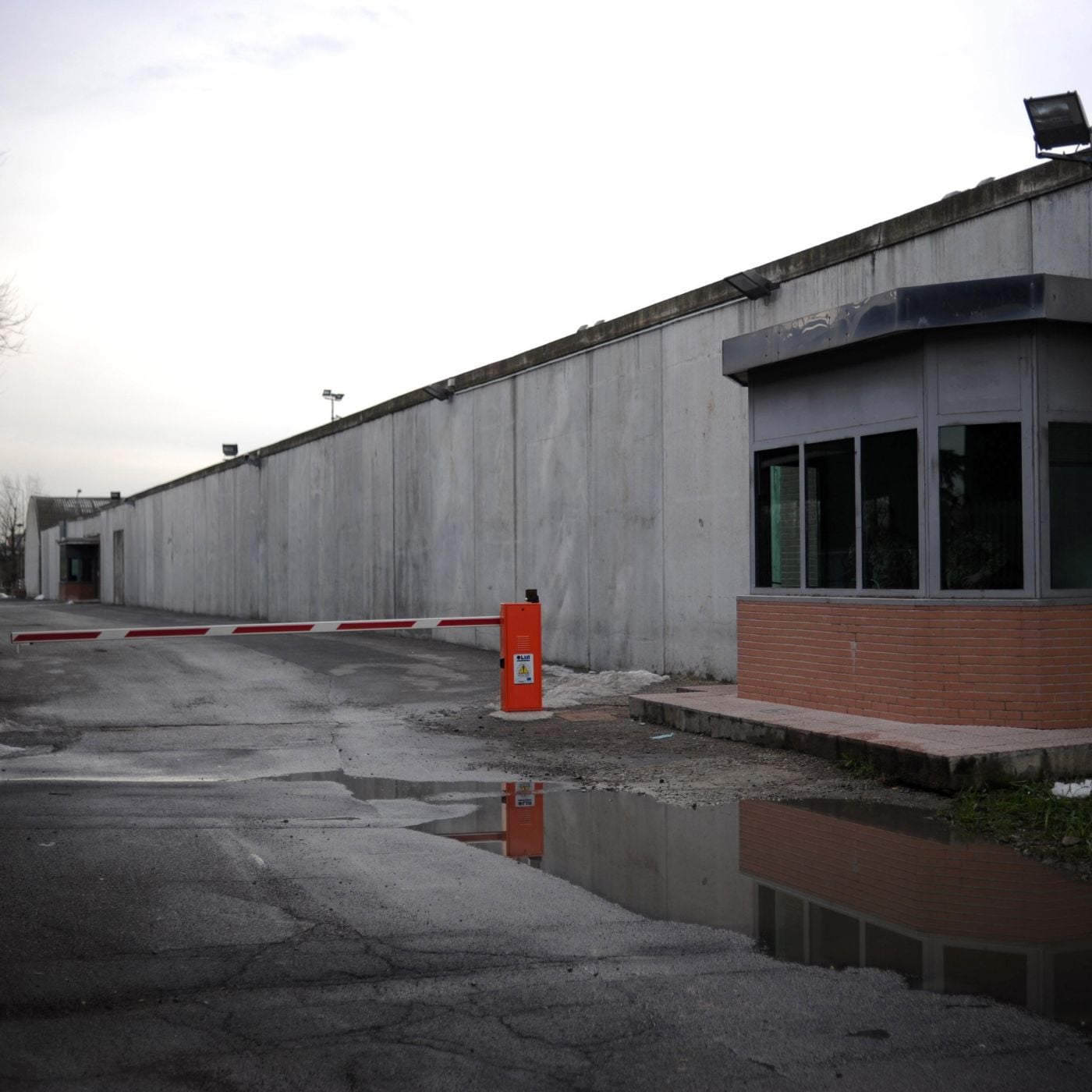 L'orrore quotidiano nel Cpr di via Corelli a Milano