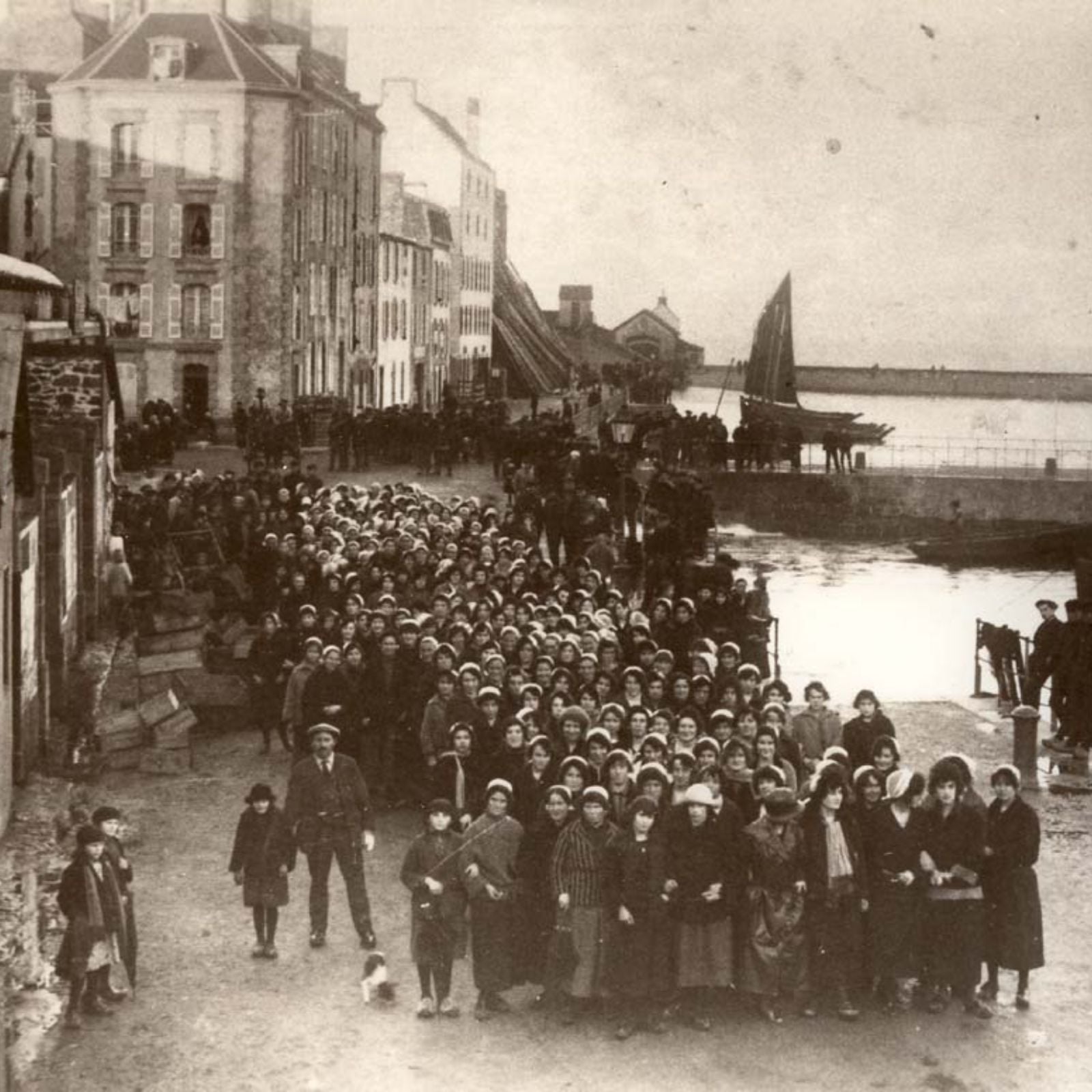 In un libro il reportage di Lucie Colliard sullo sciopero vittorioso delle sardiniere bretoni 100 anni fa