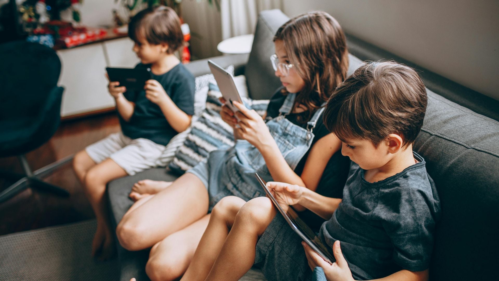 La Francia vuole vietare i social ai minori di 15 anni