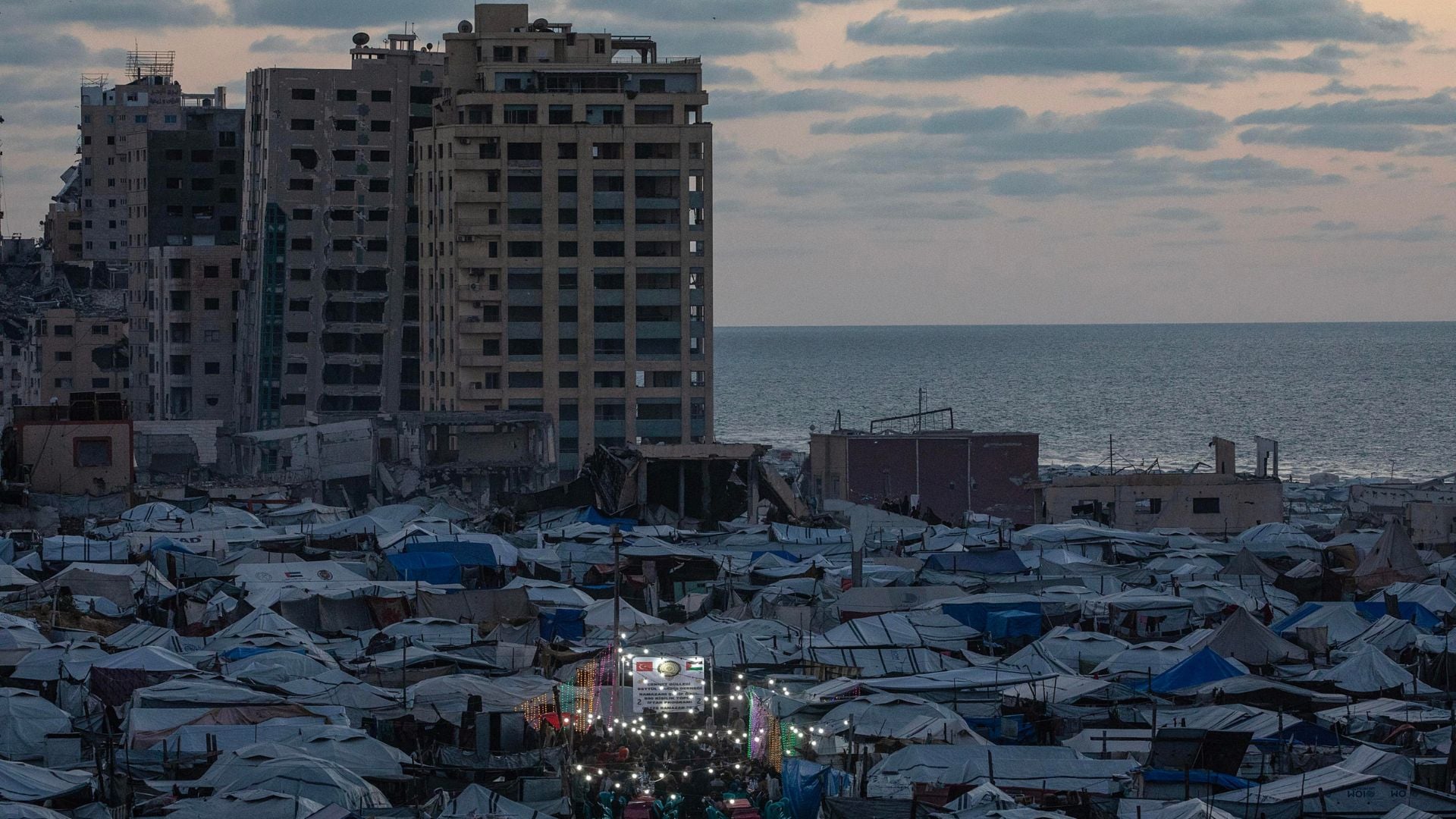 Gaza, valichi chiusi: "Manca tutto, perfino gli antibiotici". La ricostruzione non è nemmeno iniziata