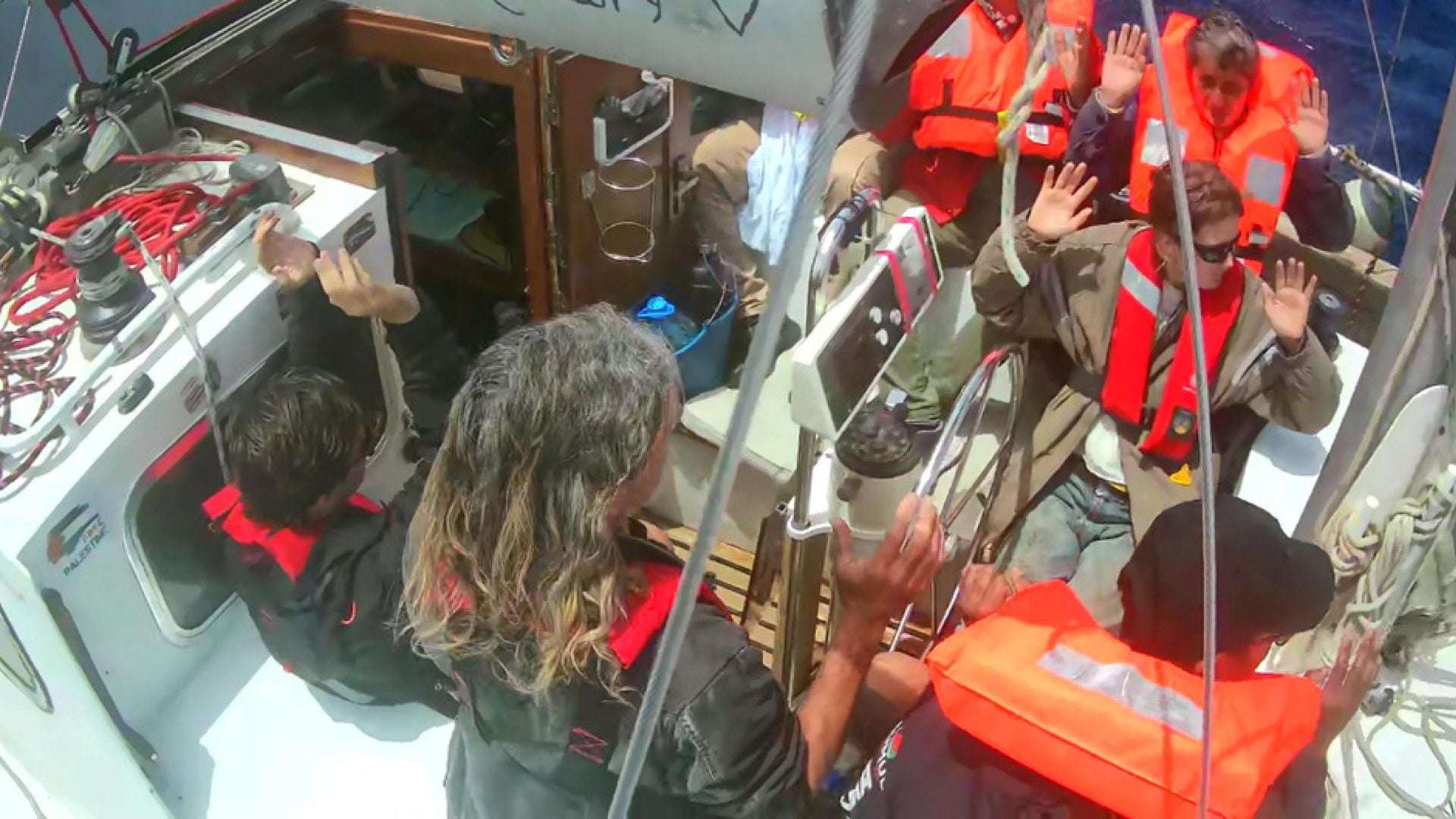Flotilla abbordata, attivisti sequestrati. La marina israeliana spara sulle imbarcazioni