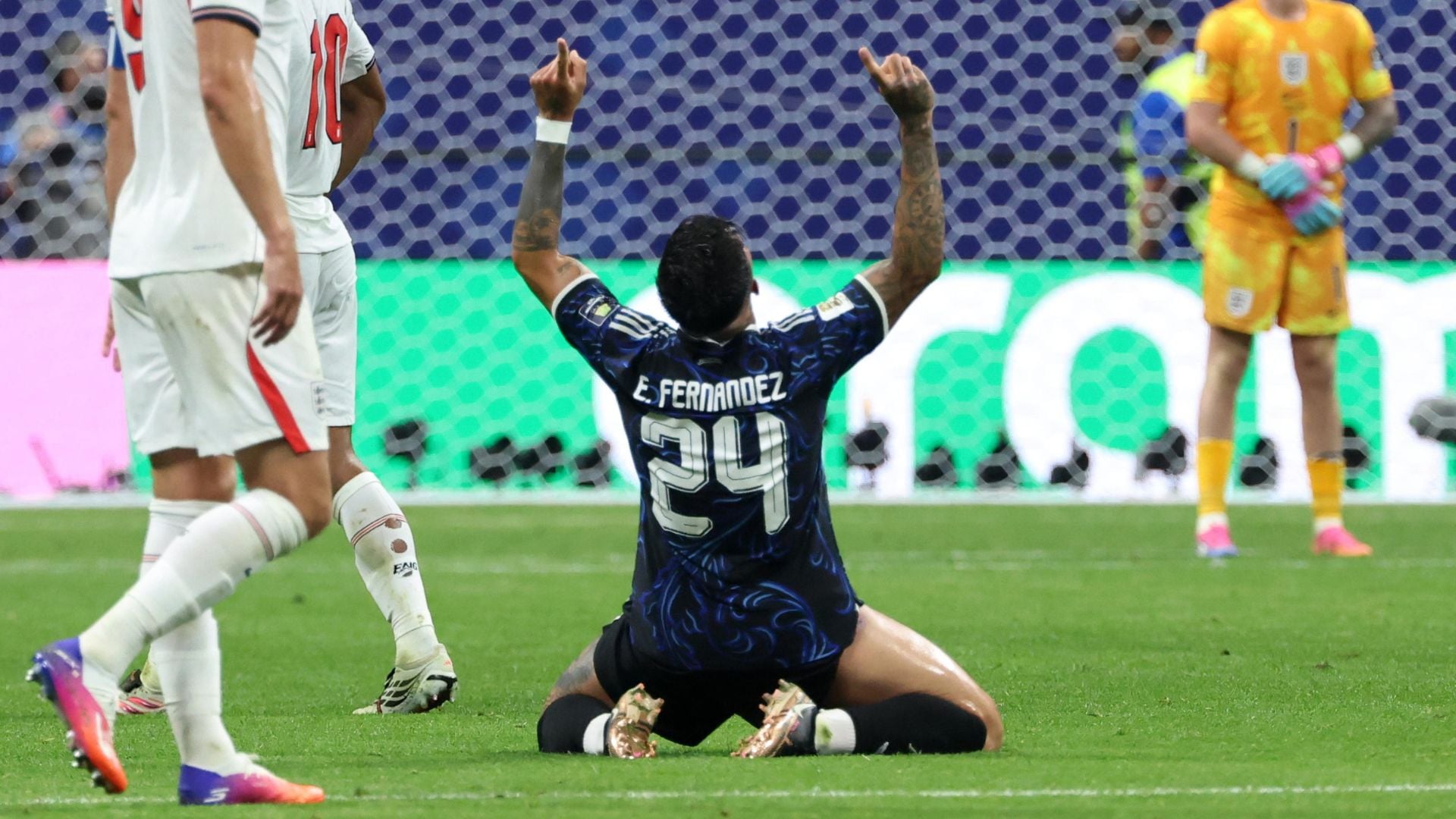 Il calciatore Enzo Fernandez dell'Argentina nella femifinale con l'Inghilterra dei Mondiali 2026