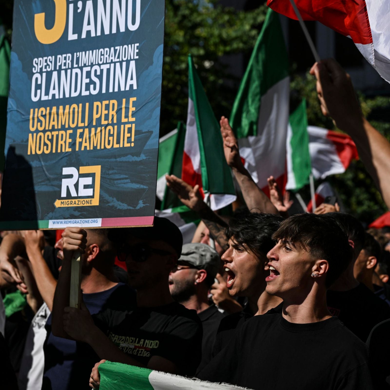 Remigrazione. La proposta di Casapound non diventerà legge, ma il tema è ormai sdoganato