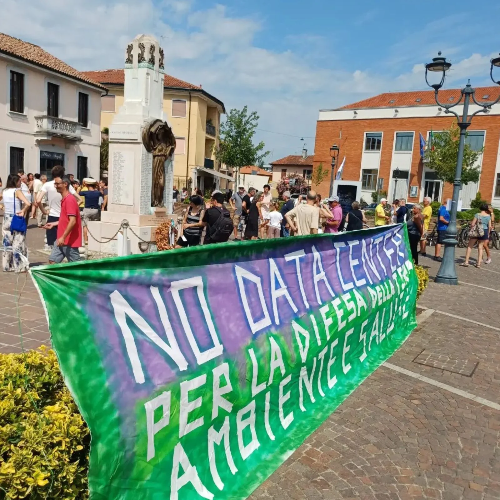Nel Parco Sud Milano, a Lachiarella, la prima manifestazione contro i data center