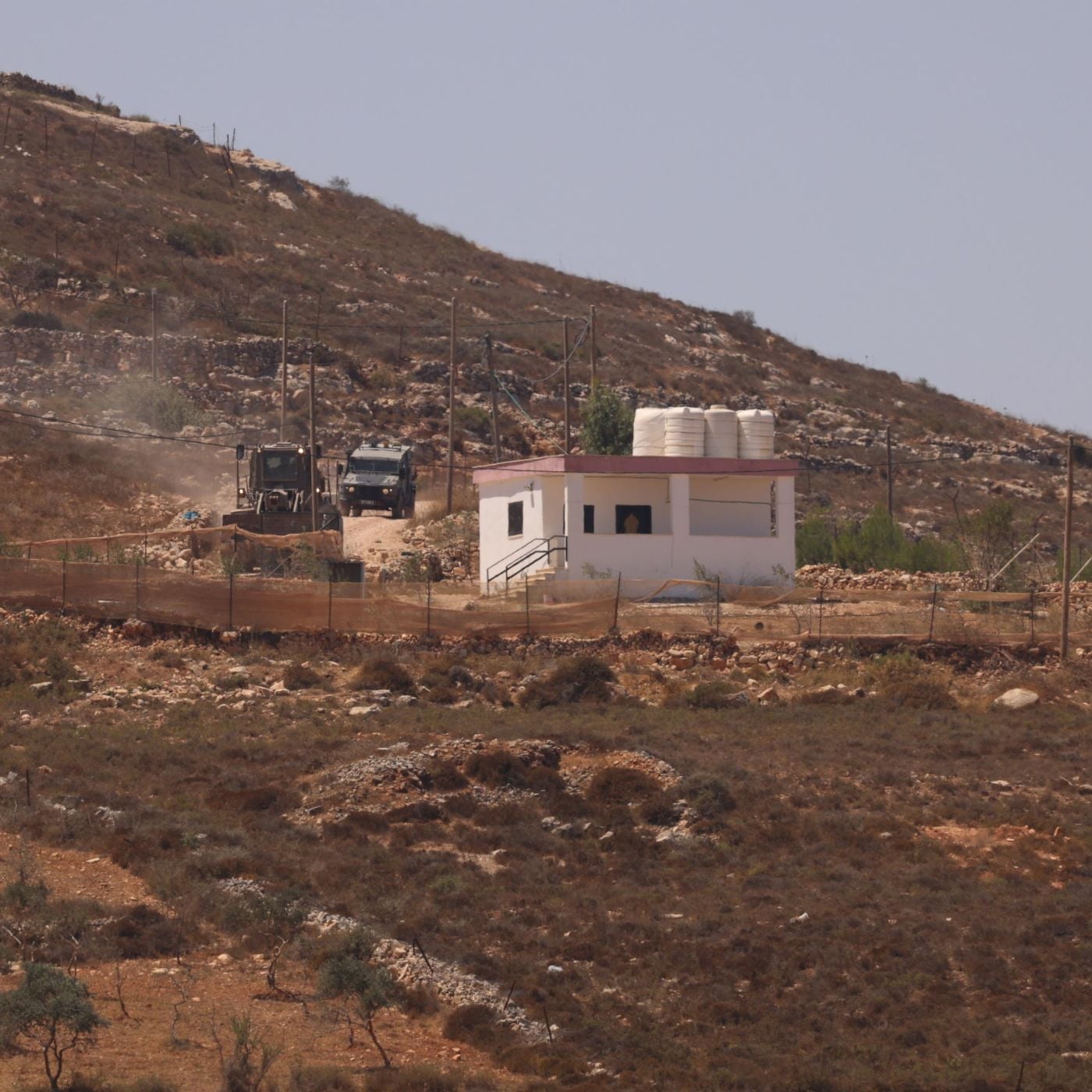 "L'esercito israeliano sfolla le famiglie di Qusra invece dei coloni": la testimonianza dal villaggio palestinese assediato