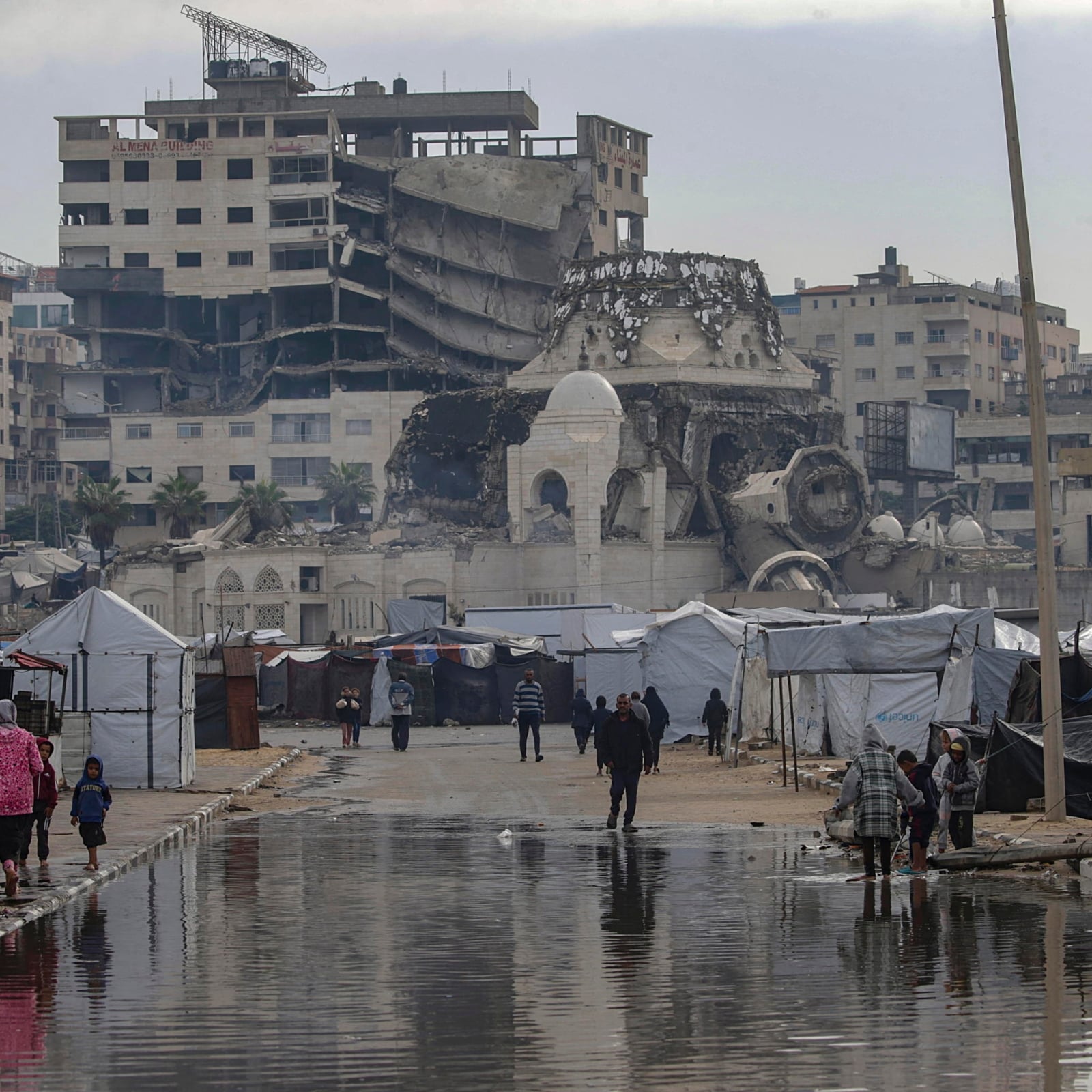 A Gaza arriva la pioggia. "Le nostre tende sott'acqua"