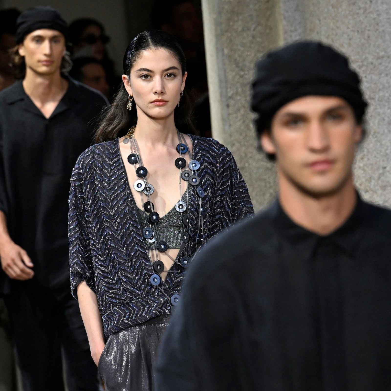 Inizia la Fashion Week, ma dietro alle passerelle il settore moda è in crisi