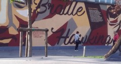 Milano, Manifesti fascisti sul murale degli studenti