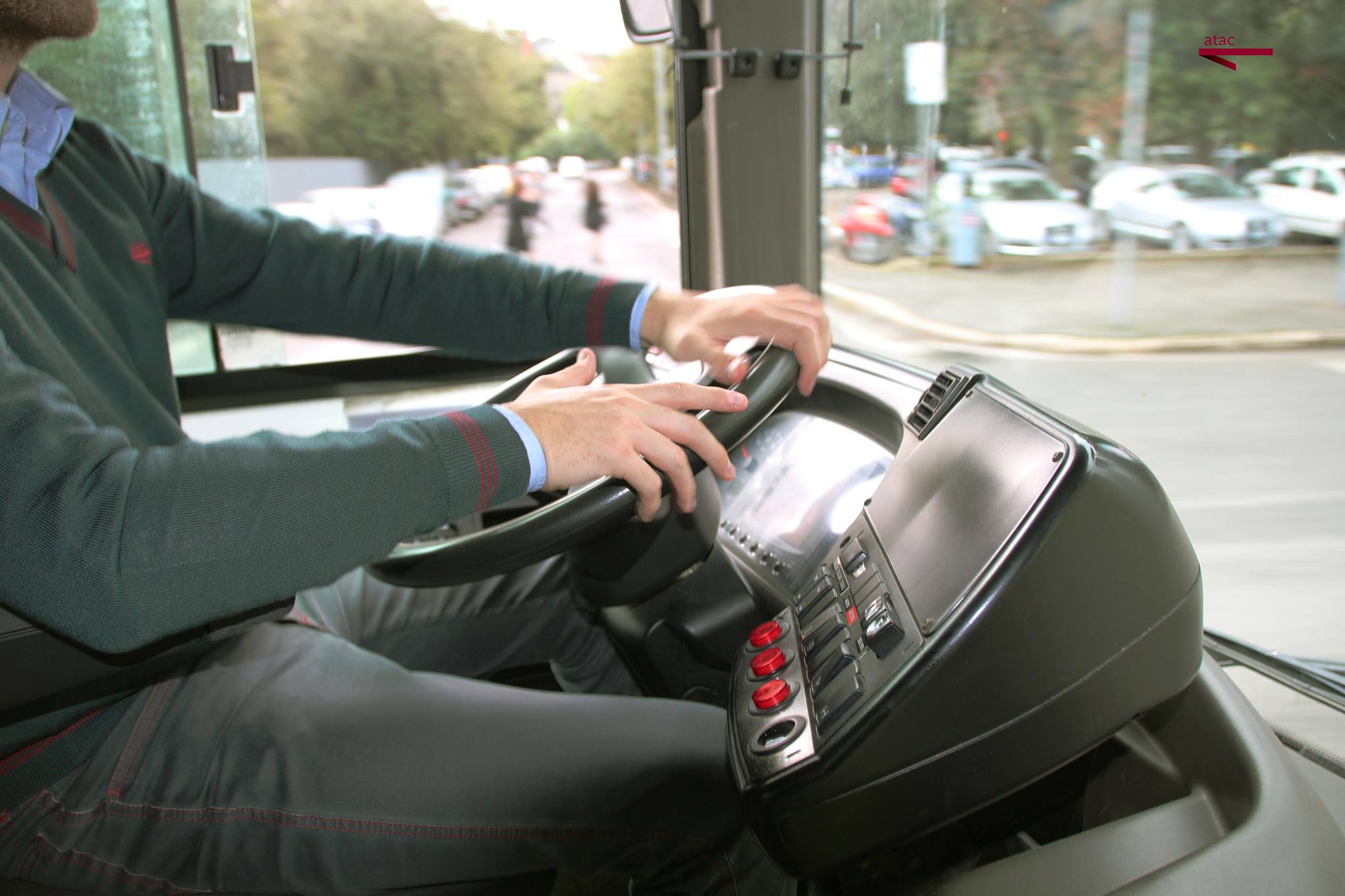 Un autista dell'Atac a Roma