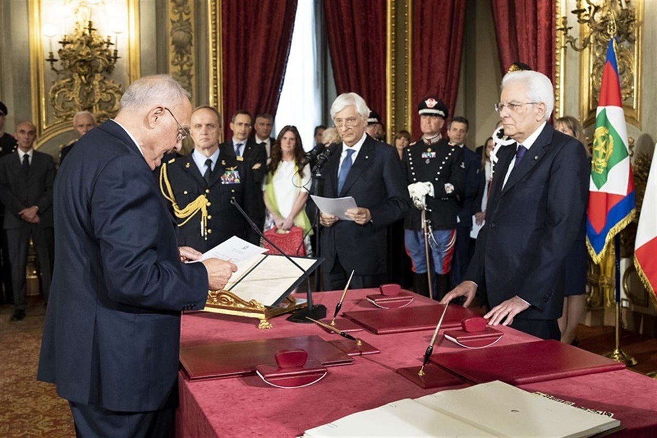 Paolo Savona giura al Quirinale