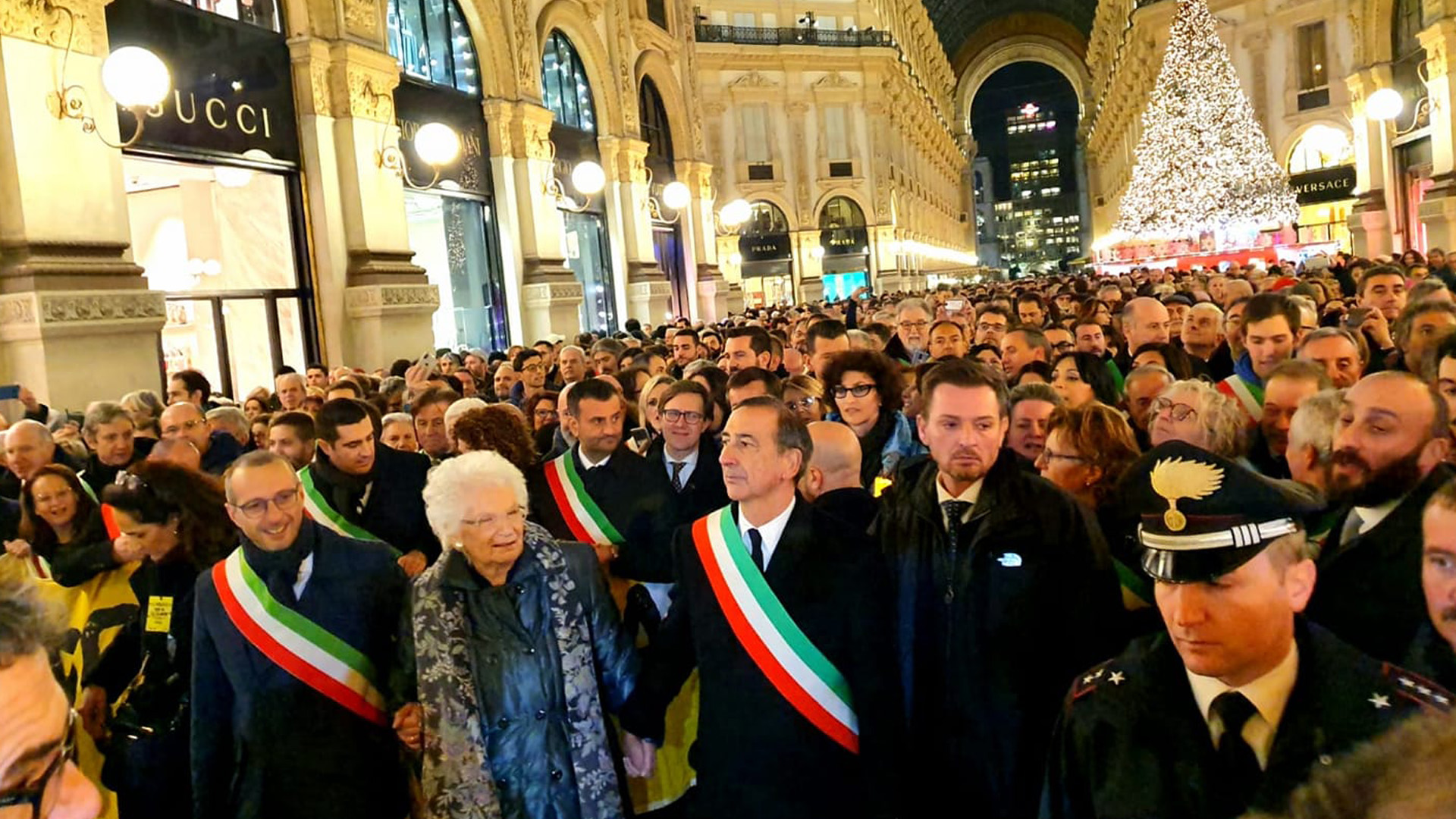 600 sindaci a Milano con Liliana Segre