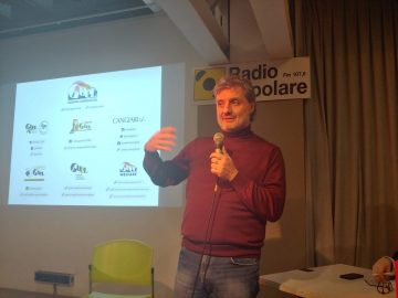 Vincenzo Linarello, presidente del gruppo cooperativo Goèl nell'auditorium di Radio Popolare per il ciclo lezioni di antimafia