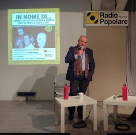 Giuseppe Costanza nell'auditorium di Radio Popolare per il ciclo di Lezioni di antimafia