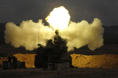 Otto giorni di guerra tra Israele e Palestina, cambia il coprifuoco, la crisi del calcio e le altre notizie della giornata