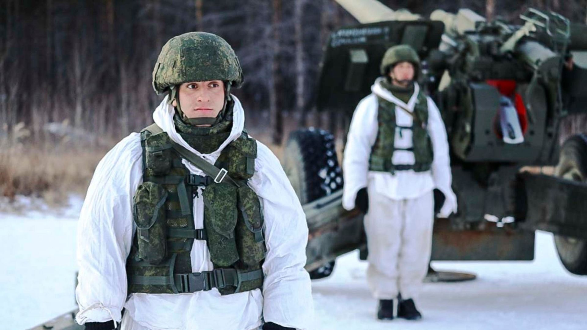 Guerra Soldati russi al confine con l'ucraina