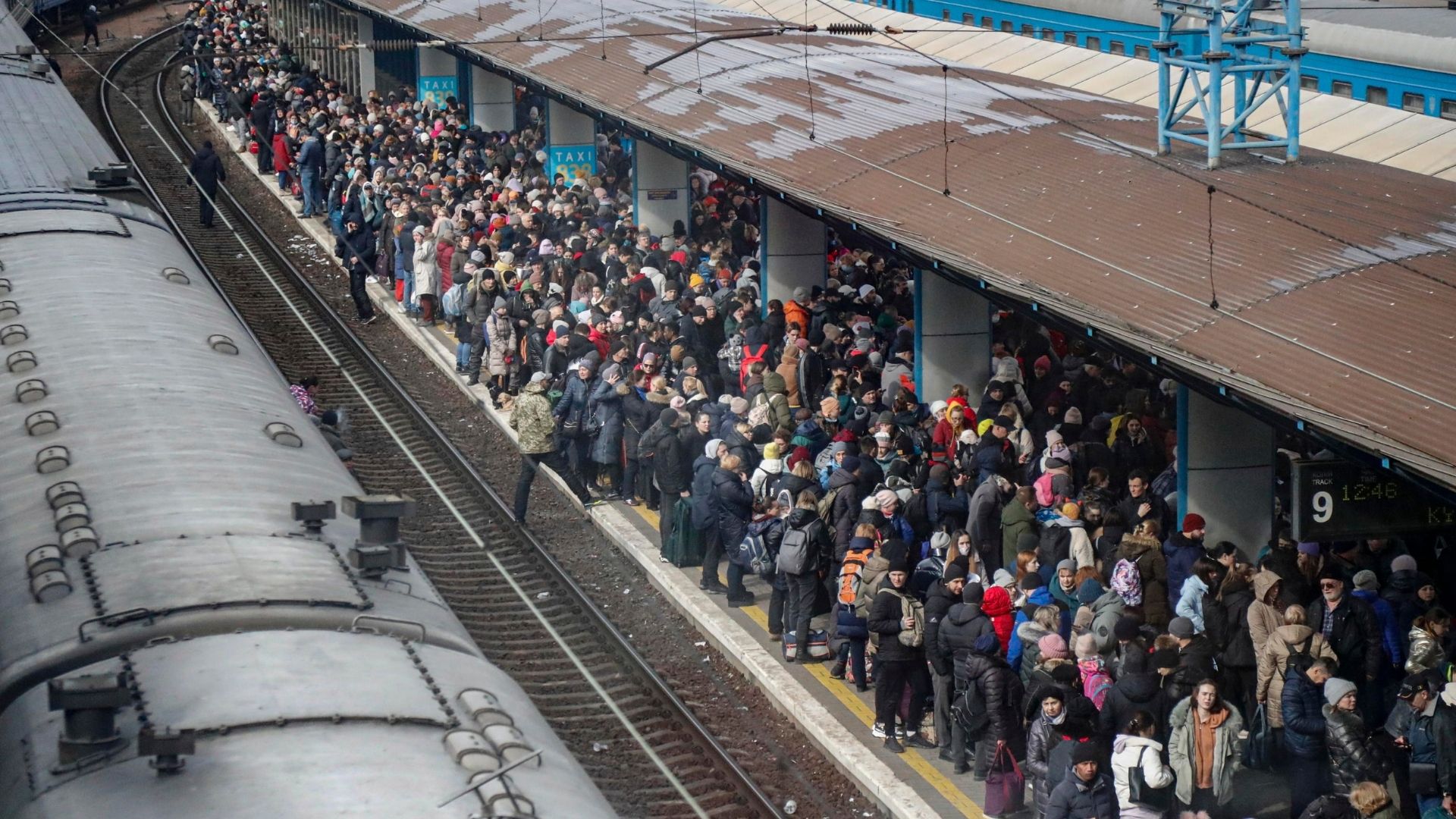 Profughi alla stazione di Kiev - rifugiati